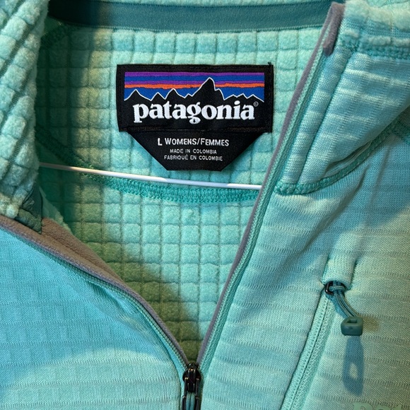 Patagonia women’s large R1 quarter zip - Picture 2 of 3